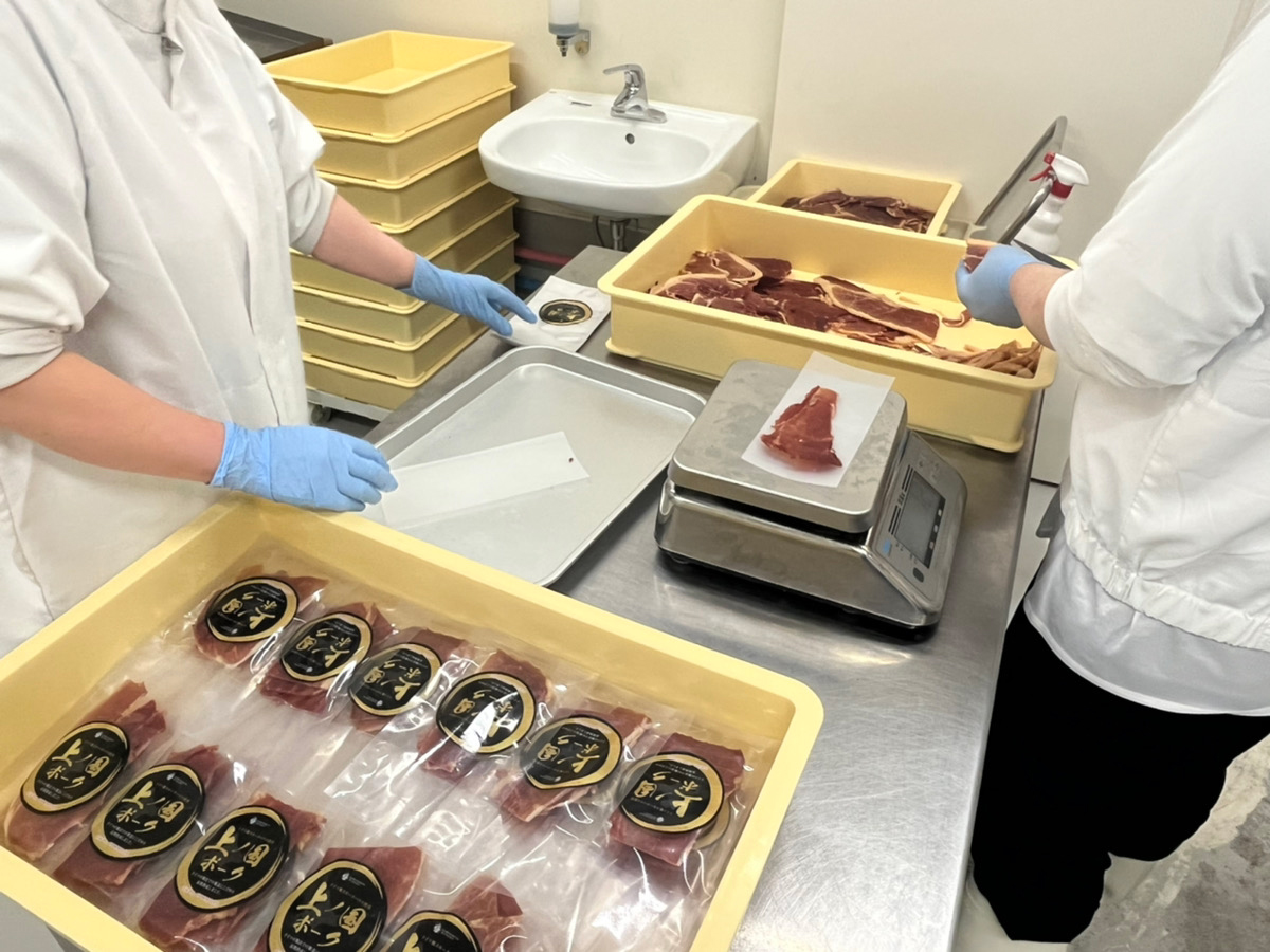 上ノ国ポークジャーキー（30g×3パック）　豚肉　ぶたにく　豚ジャーキー　BBQ　キャンプ　アウトドア　人気　美味しい　北海道産