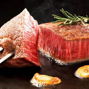 【10ヶ月定期便】A5等級 博多和牛ヒレステーキ 厚切り 200g×5枚