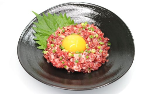 【 定期便 3回 】 純 国産 熊本 馬刺し ユッケ 600g ( 150g × 4パック) | 肉 にく お肉 おにく 馬 馬刺 ゆっけ 桜ゆっけ 桜ユッケ 馬肉 小分け 専用タレ 熊本県 玉名市