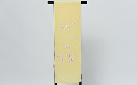 帯揚げ　黄色に花柄の刺繍　帯上げ　着物に