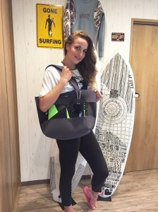 ウェットスーツ生地のトート型　アンビシャスバッグ