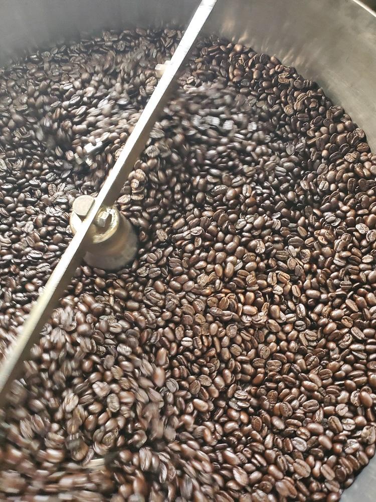 「豆」北海道旭川焙煎　ワイズコーヒー西神楽工場直送　厳選100g×10袋　豆_01558