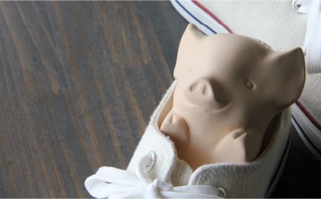 【美濃焼】くつ乾かす ブタちゃん 『ベージュ』【丸健製陶】 雑貨 靴 除湿 消臭 抗菌  [TAY003]
