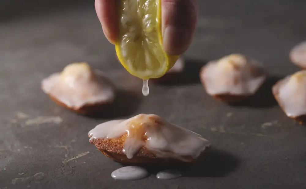 マドレーヌ6個入り スイーツ LIFE IS PATISSIER 洋菓子 焼き菓子 レモン 酸味 ギフト プレゼント 贈り物 贅沢 ご褒美_0005-007-se5