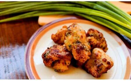 素材にこだわった！ スパイス カレー ＜ 四万十 チキン ・土佐・なす キーマ （3種3食）＞と 四万十 鶏 うま塩 ネギ からあげ（2食） セット 〔冷凍〕［1625-2］