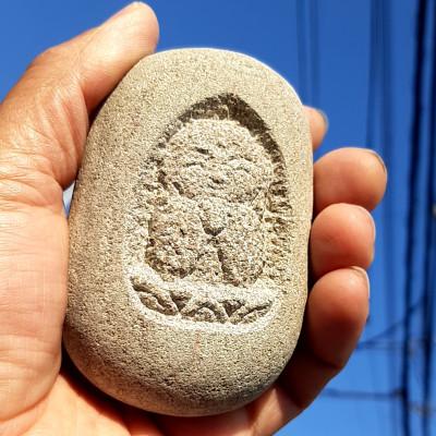 ふるさと納税 忠岡町 石の手彫り彫刻　こころ音地蔵(薄茶色)握り仏サイズ |  | 03