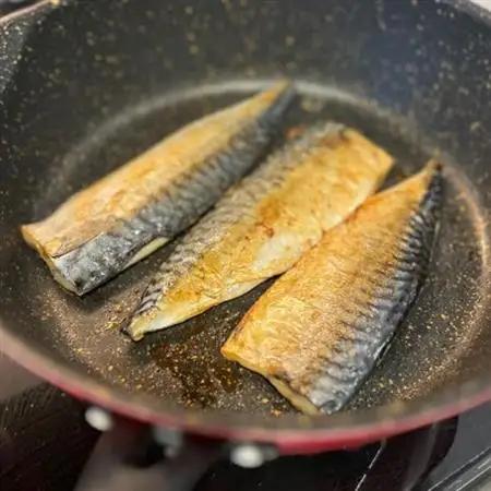 塩さばフィレ 8枚(2枚×4袋)(冷凍) 小分けで便利!お弁当やおかずにも使えます!【配送不可地域：離島・北海道・沖縄県】【1697255】