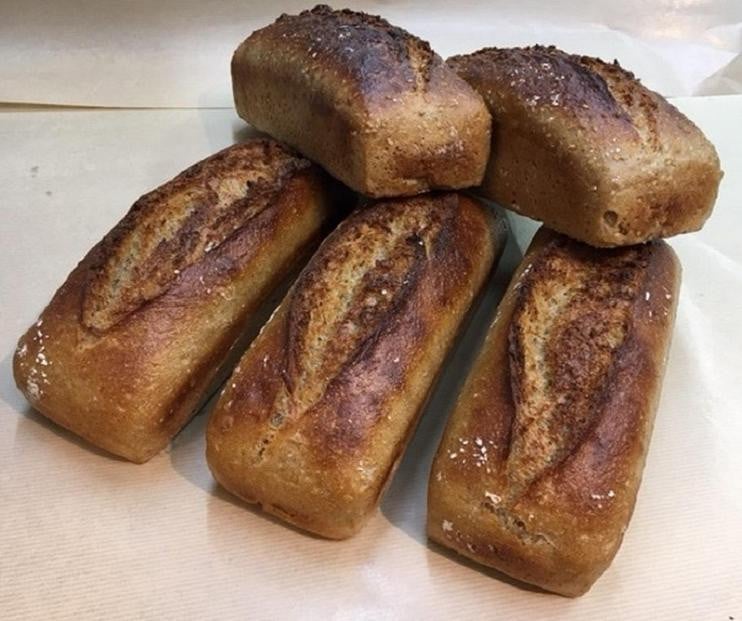 
                  全粒粉100%無添加天然酵母パン・シンプル5本セット
                