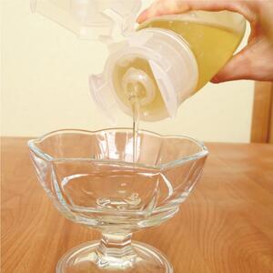 金澤やまぎし養蜂場の 大地のあかしあはちみつ1000g(便利ボトル付）