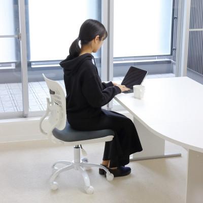 ふるさと納税 海南市 コンフィ　オフィスチェア　グレーホワイト |  | 01