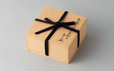 【有田焼】重要無形文化財 色鍋島草花更紗文高台皿 / 佐賀県 / 今右衛門焼[41AAAY004]