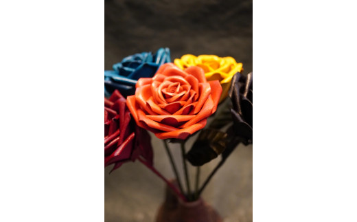 Eterna -Leather Rose- カラー 青 ／ 国産 革 レザー ローズ バラ 造花 アートフラワー 小物 インテリア 記念日 プレゼント【area001-blue】_イメージ3