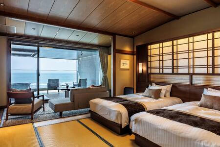 【佐渡島】HOTEL AZUMA（ホテル吾妻）　露天風呂付きオーシャンテラススイート（定員5名）2泊4食付2名様　平日利用　宿泊券。お電話のみの対象です。