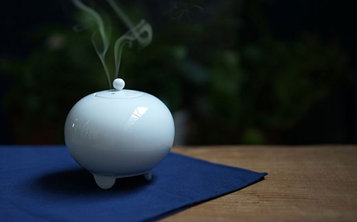 
                  【有田焼】白磁　香炉[人間国宝井上萬二作]
                