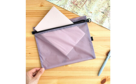 【ラベンダー】A5サイズが入る軽いナイロンフラットポーチ　旅行用　着替え