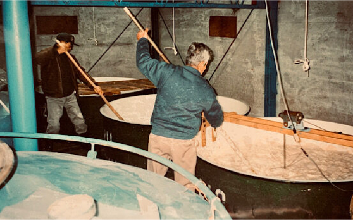 島の地酒！【1月中旬より発送】さっぱりとした呑み口『島の香 しぼりたて生原酒』1.8L 日本酒 生原酒 ギフト 贈り物 酒 正月 おせち 江田島市/津田酒造株式会社 [XAK005] お酒