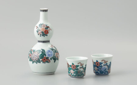 【有田焼】人間国宝十四代目今泉今右衛門作 色絵墨色・藍色墨はじき四季花文酒器セット / 佐賀県[41AAAY003]