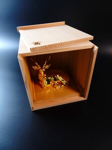 D-37 幸運を運ぶ神鹿 (純金メッキしたレプリカ) 中 ※木箱 奈良市 有限会社 高山商会 奈良 一刀彫 純金 24k メッキレプリカ 置物 なら 奈良 なら