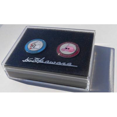 ふるさと納税 稲城市 【数量限定】メカニックデザイナー大河原邦男氏デザインのピンバッジセット(直筆サイン入り) |  | 01