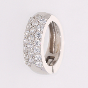 【ジュエリーの街、山梨県甲府市】ダイヤ0.70ct Pt900ピアリング　LE2908P