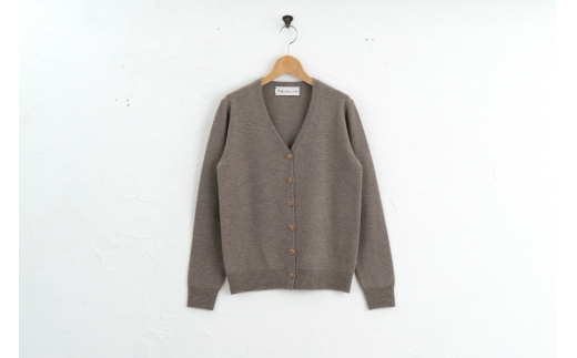 Vネック カーディガン  度詰（コルク）女性用サイズ:L(40)≪白田のカシミヤ/SHIRATA KNITWORKS≫