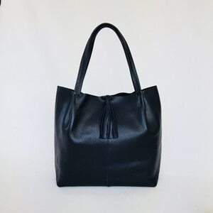 日本製 トートバッグ ブラック （軽い牛革タッセルトートバッグ） 本革 ﾊﾞｯｸﾞ ﾊﾞｯｸﾞ ﾊﾞｯｸﾞ ﾊﾞｯｸﾞ ﾊﾞｯｸﾞ 鞄 鞄 鞄 鞄 鞄