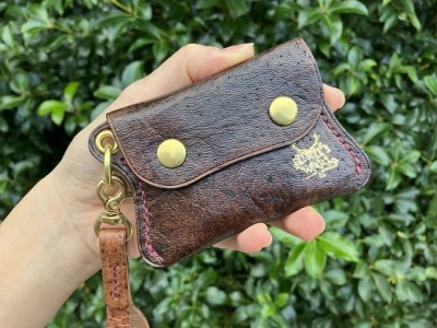 鹿革の小銭入れ ストラップ付【ロゴ入り 焦茶】【R00687】