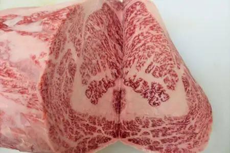飛騨市推奨特産品 飛騨牛最高級5等級リブロース本格すき焼き用厚切り７００ｇお届けします！[AW023]