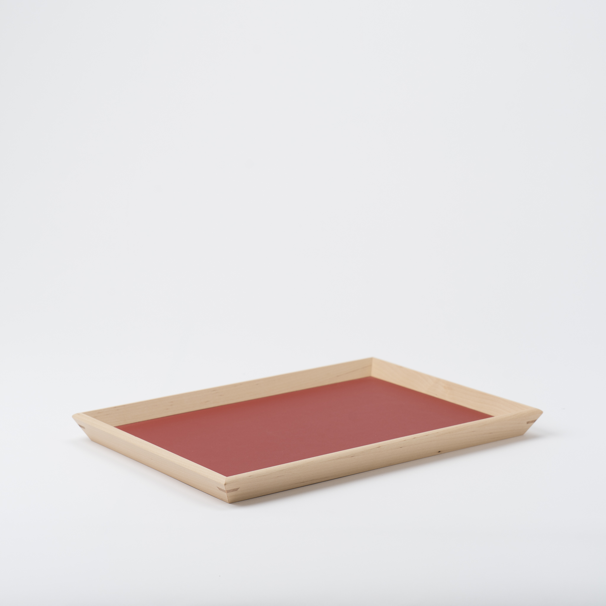【木と暮らしの工房】シラカバ・トレー　＜サイズ：M／カラー：Red（赤）＞