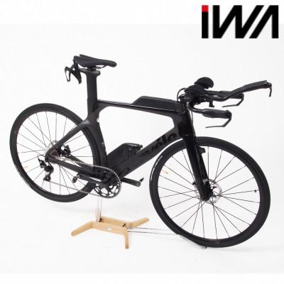 ふるさと納税 岩倉市 老舗家具メーカー「カリモク家具」と共同開発、高級天然木材のロードバイクスタンド「iWA1匠」 オーク |  | 01
