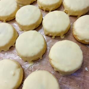 レモンをたっぷり使用したレモンケーキ10個入り【1560549】