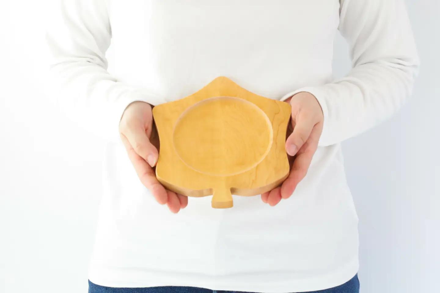 メープルリーフプレート　木　雑貨　プレゼント　祝い　おしゃれ【 食器 神奈川県 小田原市 お皿 お皿】