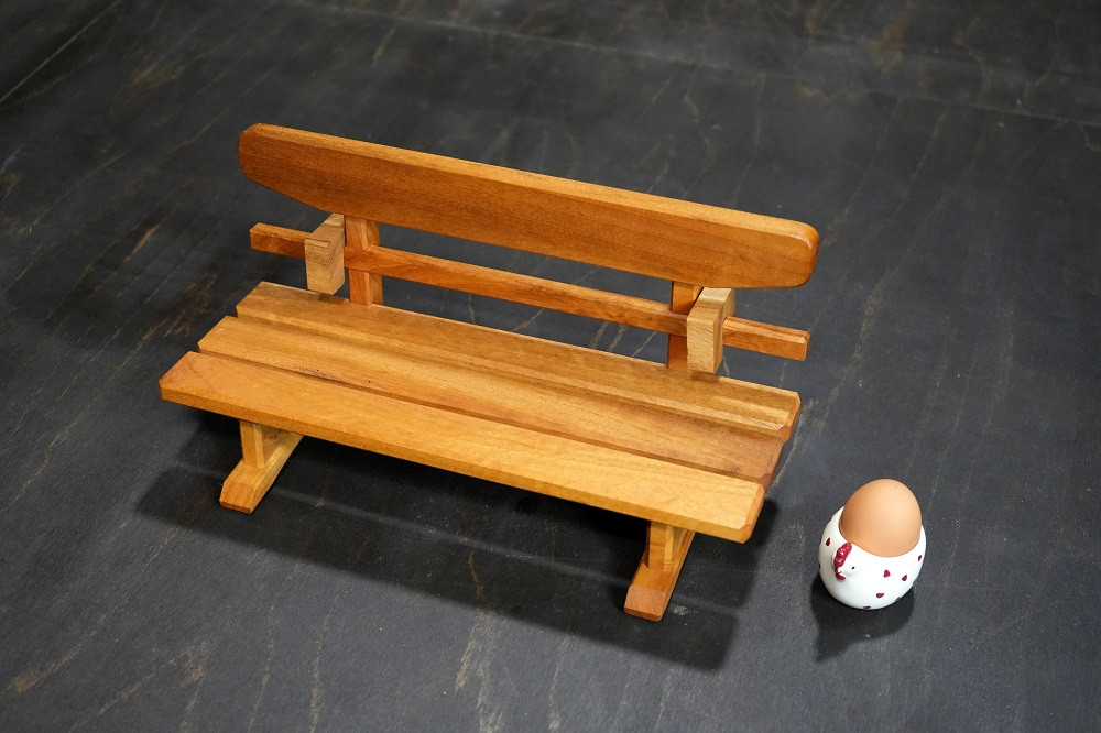 
                  丸平家具 楠材 ミニチュアベンチ １ （幅約30cm） 1184 ／ 静岡県 東伊豆町 家具 インテリア ミニチュア 高級 高品質 職人 手作り 別荘
                