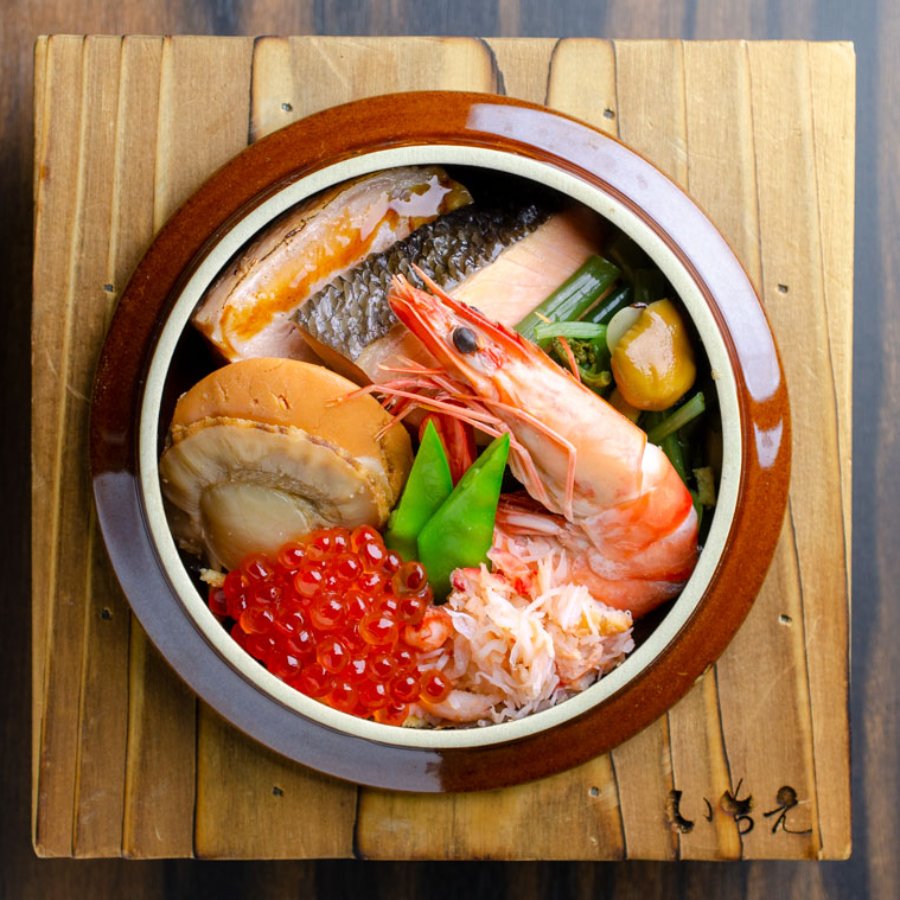＜旬のお料理 釜めし いちえ＞しばれ釜めし４個ギフト(いちえ特製、花咲蟹、いくら一面、ほたて)
