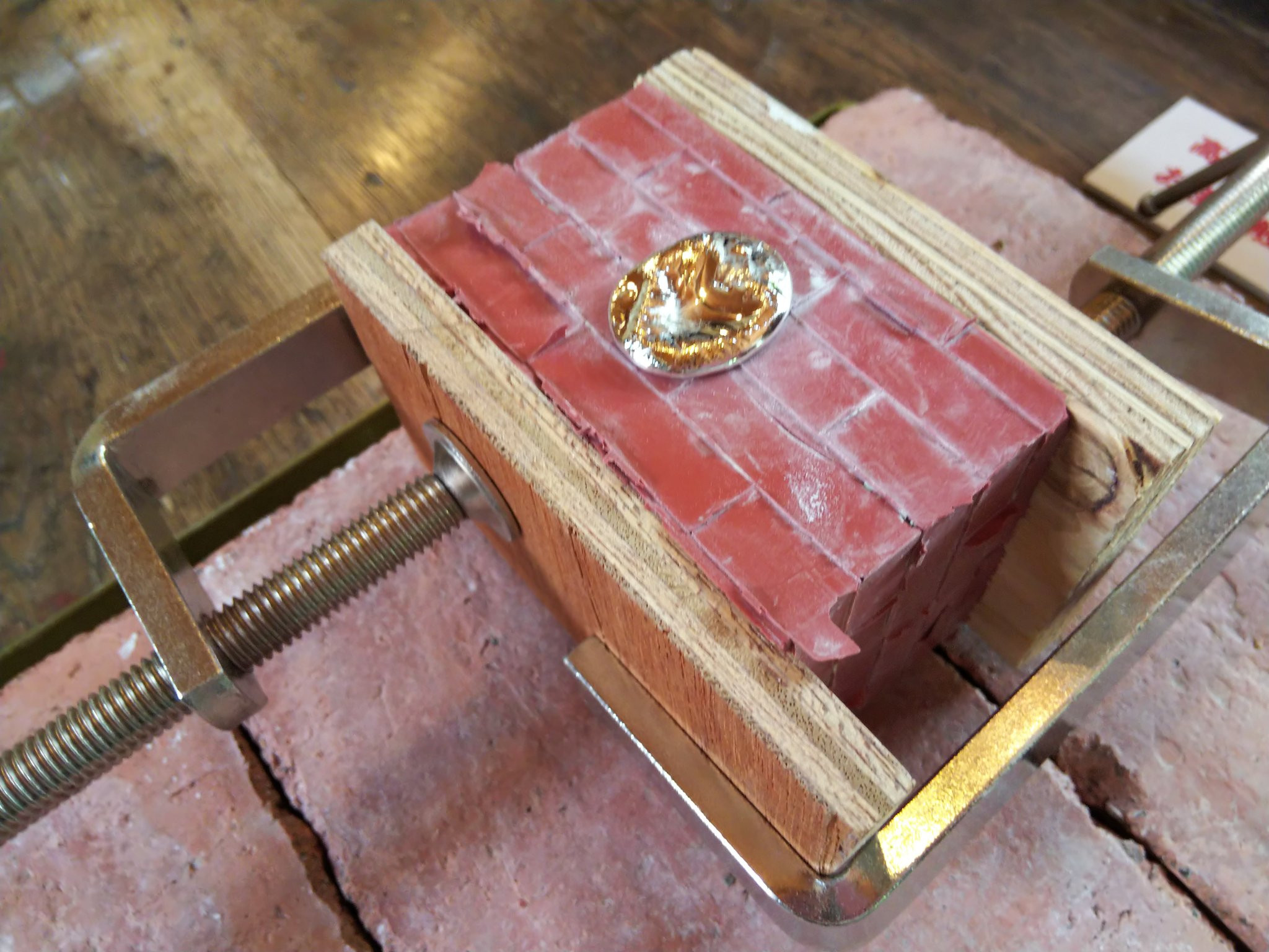 錫を型に流す工程