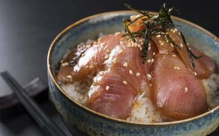 【定期便3回】  生食用 ブリ 切り落し 大満足900gセット（150g × 6パック） 小分け 三重県尾鷲市 人気 返礼品  ぶり OB-31