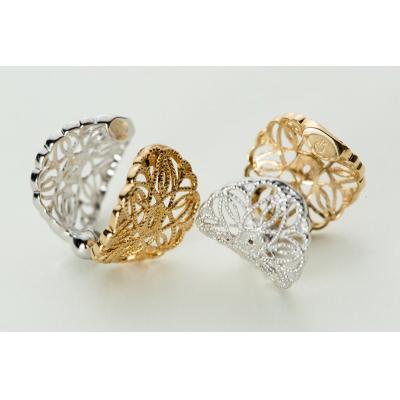 ふるさと納税 甲府市 【ジュエリーの街、山梨県甲府市】K18YG/K18WGリバーシブルピアリング LE841 |  | 02