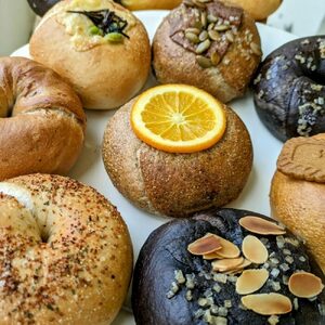 当店おススメ！人気ベーグル10点 お任せセット ベーグル詰め合わせ お取り寄せ 冷凍 パン セット 沖縄市 / Pinebook Bagel+[BCBI002]