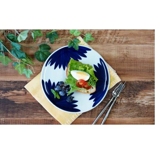 菊の馨 21.5cm丸プレート 有田焼 【伯父山】 器 うつわ 食器 皿 丸皿 A17-5