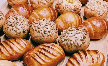 薪窯パン10種詰め合わせ Aセット 【冷凍便】薪窯食パン　くるみレーズンパン　チーズ食パン（ハーフ）チョコレートのバブカ　ロールパン2種　ミニデニッシュ3種　マドレーヌの10種詰め合わせ  | パン 