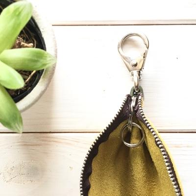 ふるさと納税 京丹後市 本革 【バナナキーケース】牛革 ヌバック イエロー 全長180mm  革小物職人が作る小袋キーケース |  | 02