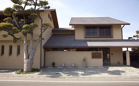 【手織】蟹牡丹文縁山路（淡灰地） 約140×200cm / 鍋島緞通 [41AAAM003]