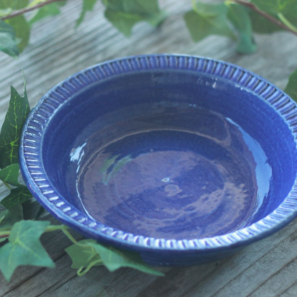 【ふるさと納税】 リム 深皿 青 (白土 コバルト釉) 日常屋 食器 皿 お皿 器 うつわ 小皿 陶芸 陶器 焼き物 ギフト プレゼント 贈り物 日常使い 普段使い 工芸品 手作り おしゃれ 高知県 高知県 黒潮町