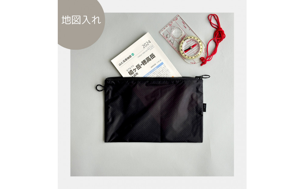 【黒】A6が入るとっても軽いナイロンフラットポーチ（マチなし）旅行用や化粧品にも