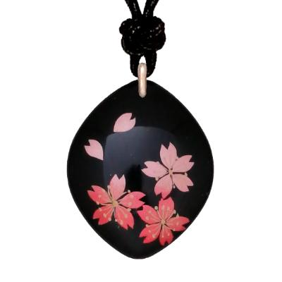 ふるさと納税 海南市 漆器のペンダント　ダイヤ形　手描き蒔絵　さくら |  | 01