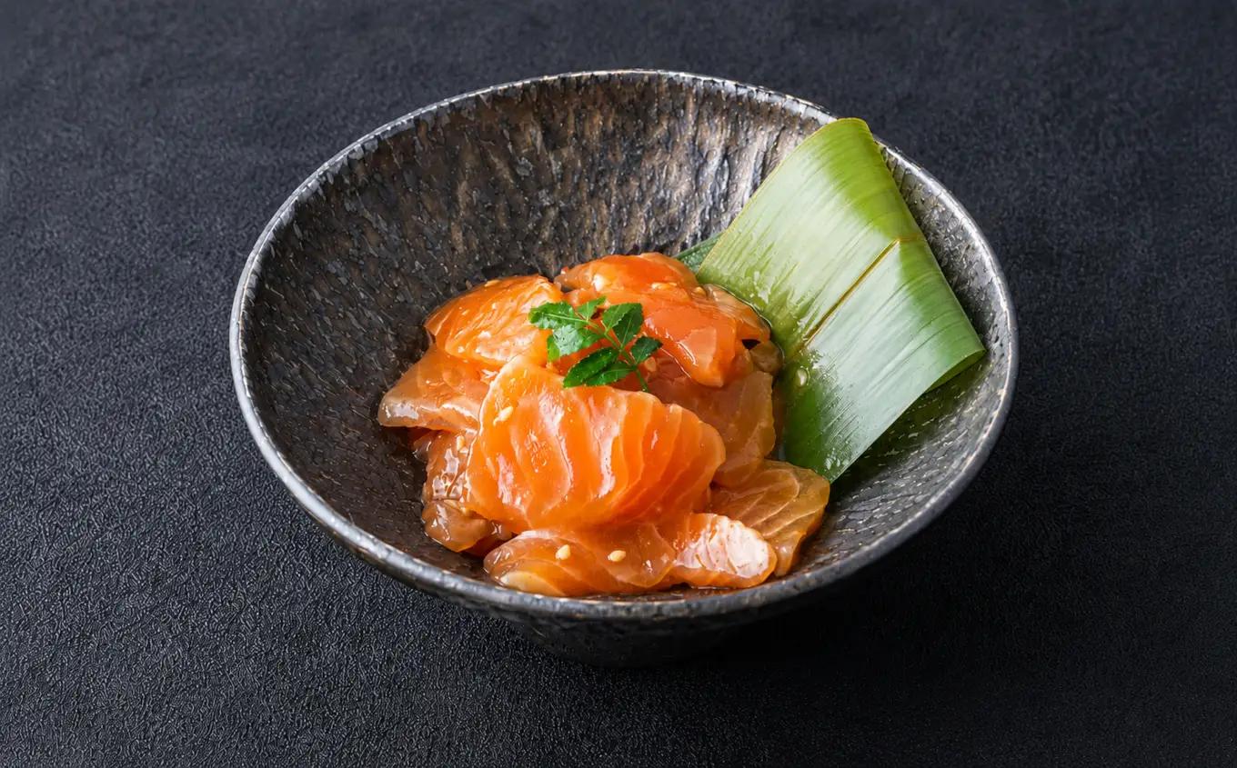 三陸海鮮 トラウトユッケ 80g×8パック 珍味 小分け 冷凍