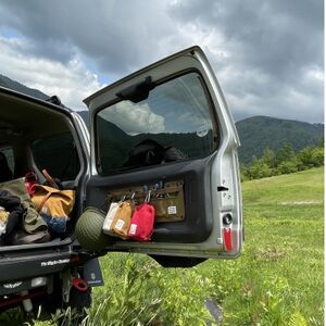 スズキ　ジムニーのバックドアをお洒落に演出するアイテム!　バックドアポケット　オリーブ【1682762】