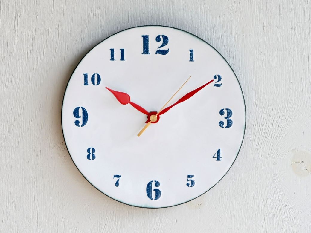 
            壁掛け時計 文字盤Ｍ | 時計 壁掛け 七宝 七宝焼き 装飾 インテリア シンプル シック デザイン 陶器 作家 電池付き アナログ クリスマス 入学祝い 結婚記念日 記念日 お祝い 誕生日 ギフト 作家 作品 手づくり Kenichi Kondo 埼玉県 北本市
          