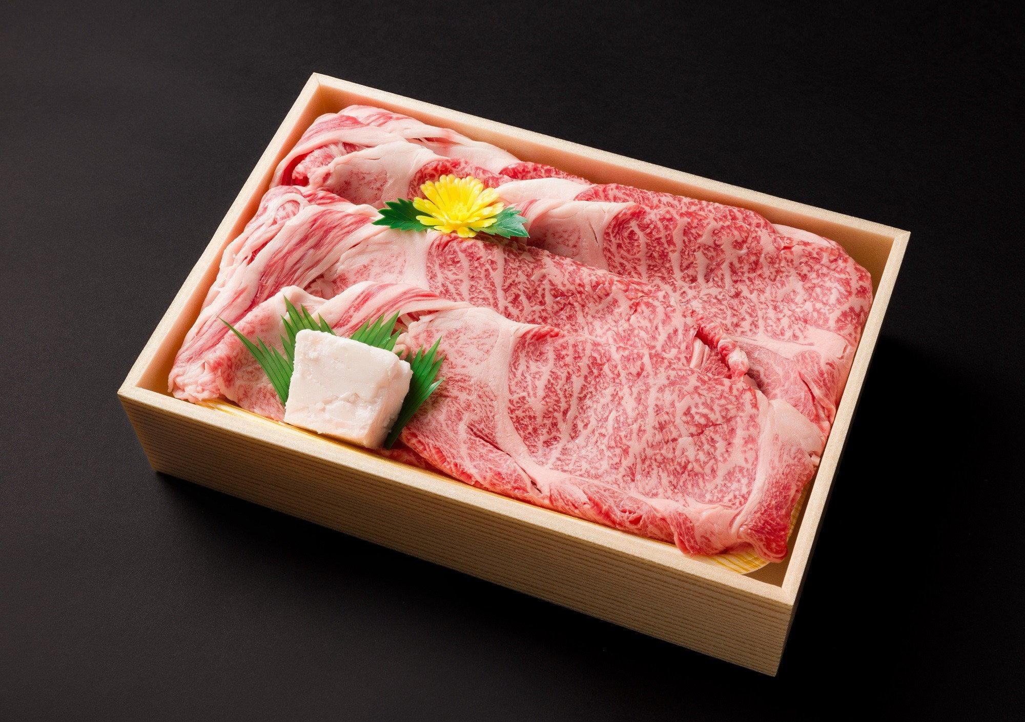 折箱に入れてお届けします。※写真は約500ｇです。