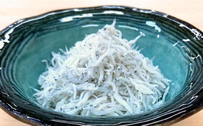 
            しらす干し 約1kg (約500g×2袋) 浜で瞬時に釜出し 高知のしらす 【グレイジア株式会社】 [ATAC077]
          